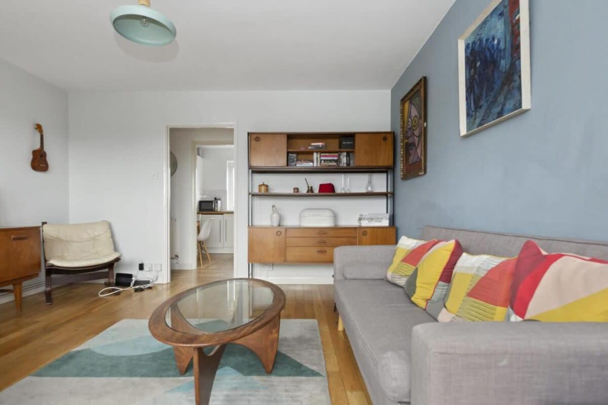 Stylish 2br Flat Bridge Views