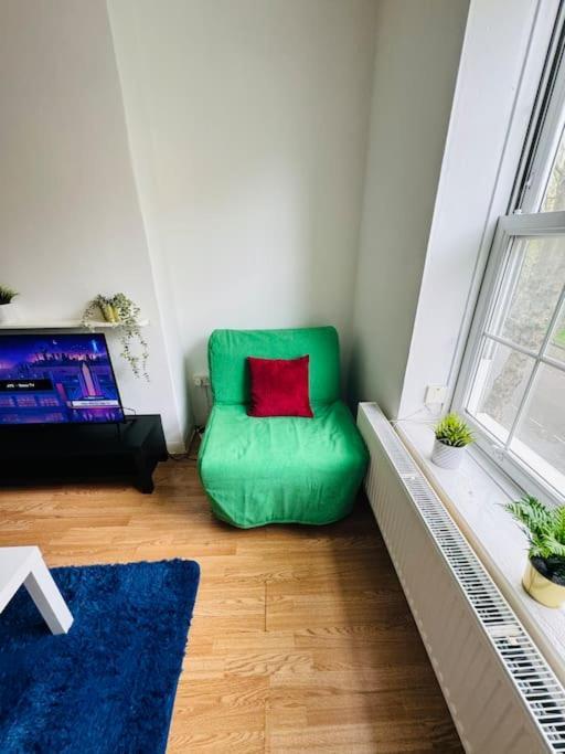 Apartment Lovely 2-bed 15 Mins Walk To The Shard *