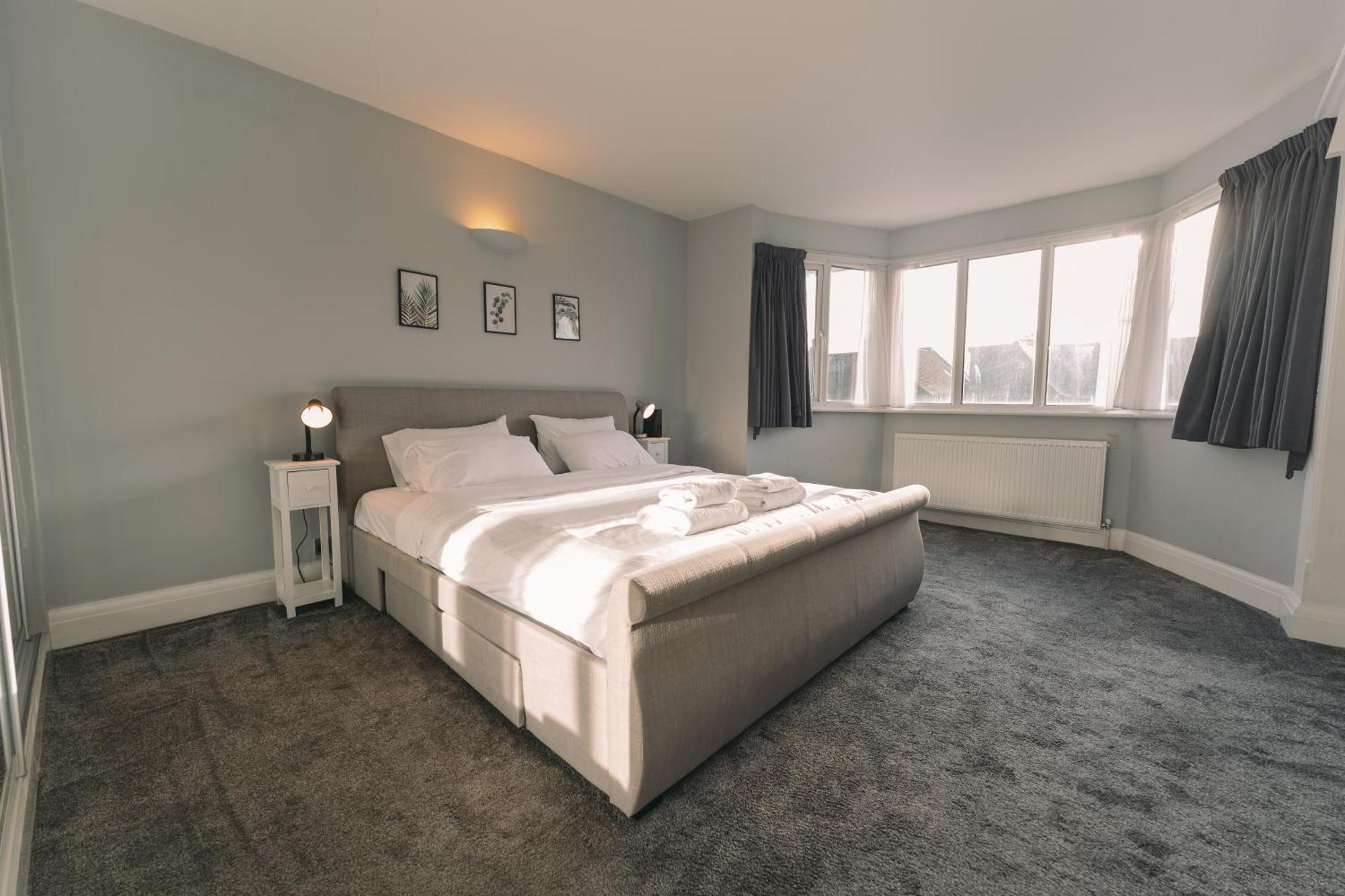 Modern Flat By The Underground. London
