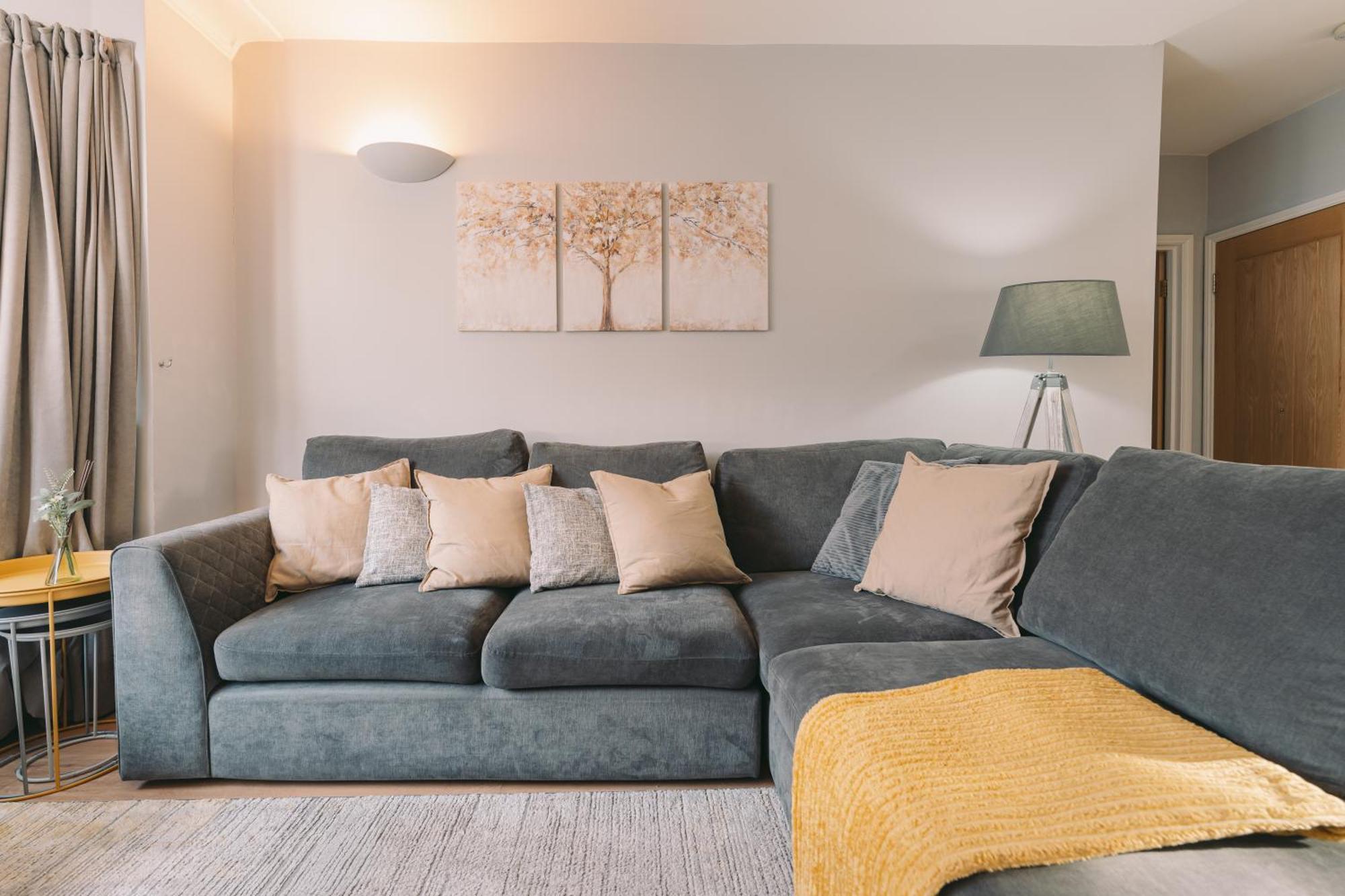 Apartment Modern Flat By The Underground. London