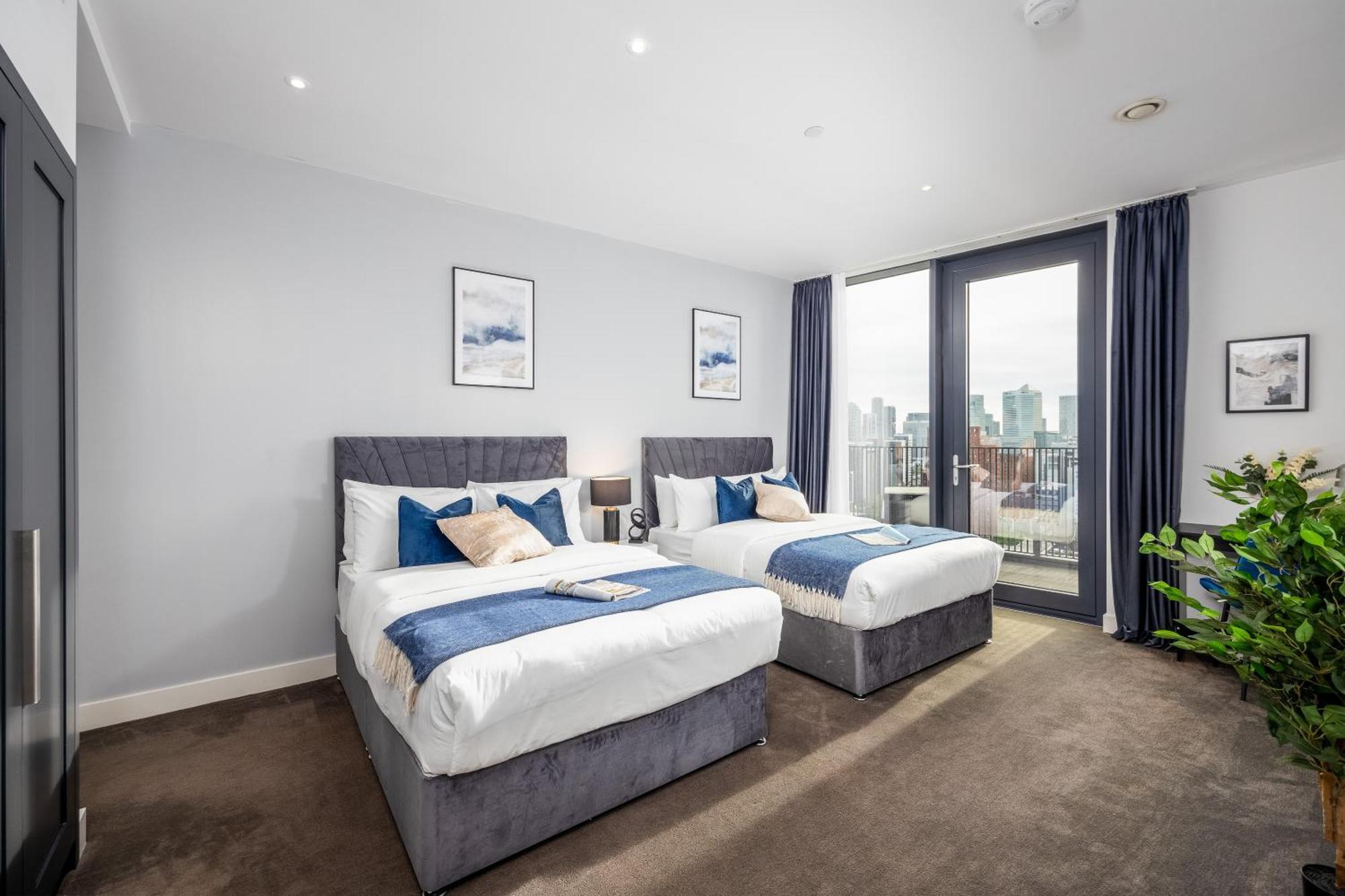 Luxury & Spacious 2 Bedroom Apt With City Views Apartment