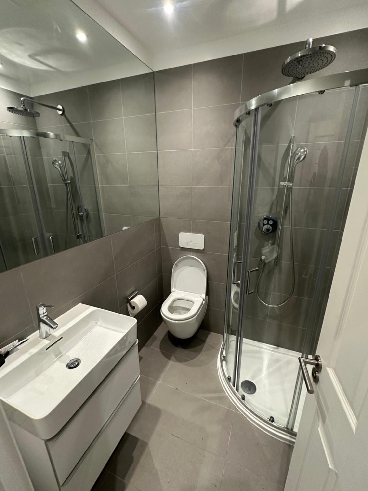 Modern In Kensington Apartment *