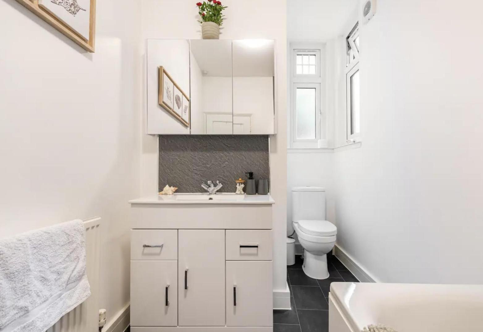 Beautiful 1-bed With Garden In Apartment *