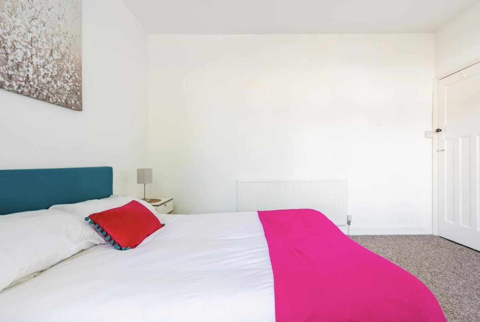 Apartment Beautiful 1-bed With Garden In