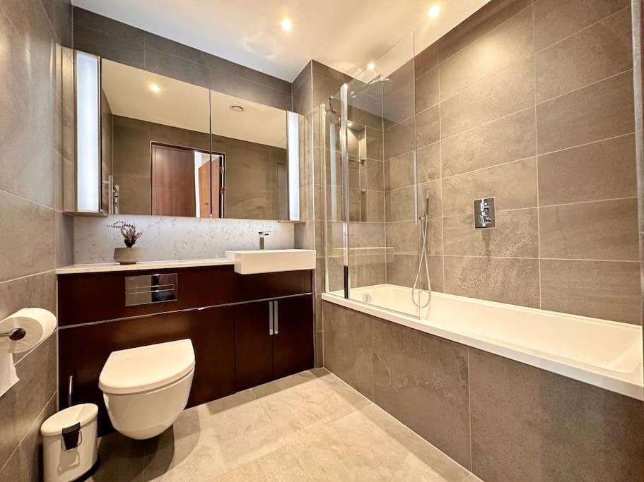 Luxurious And Spacious Near Us Embassy London