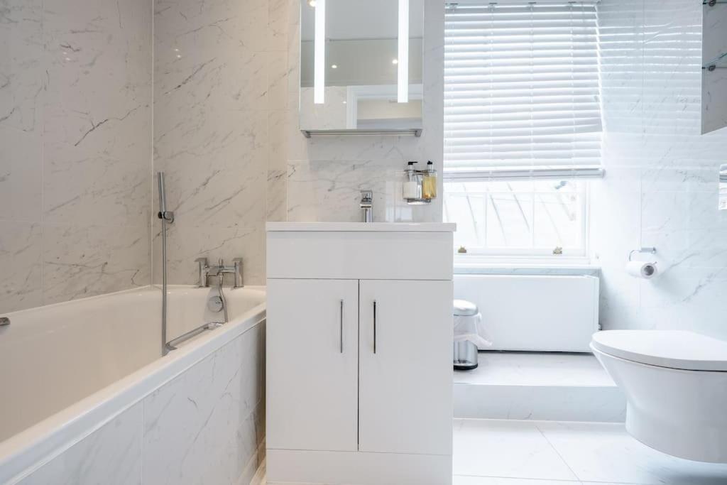 Luxury 3brs House In The Heart Of Victoria London