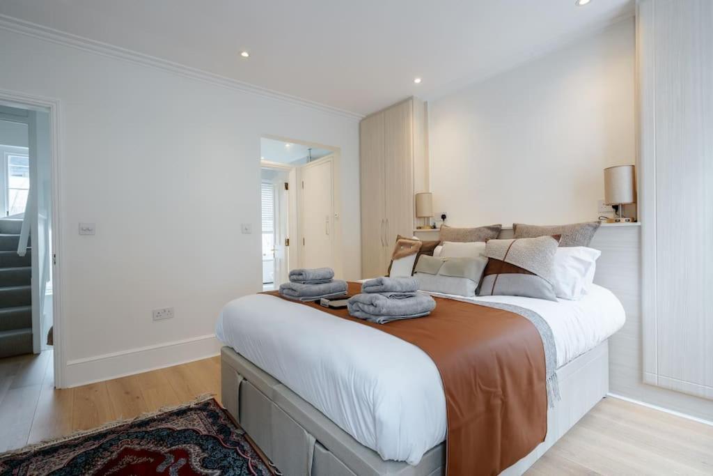 Luxury 3brs House In The Heart Of Victoria * London