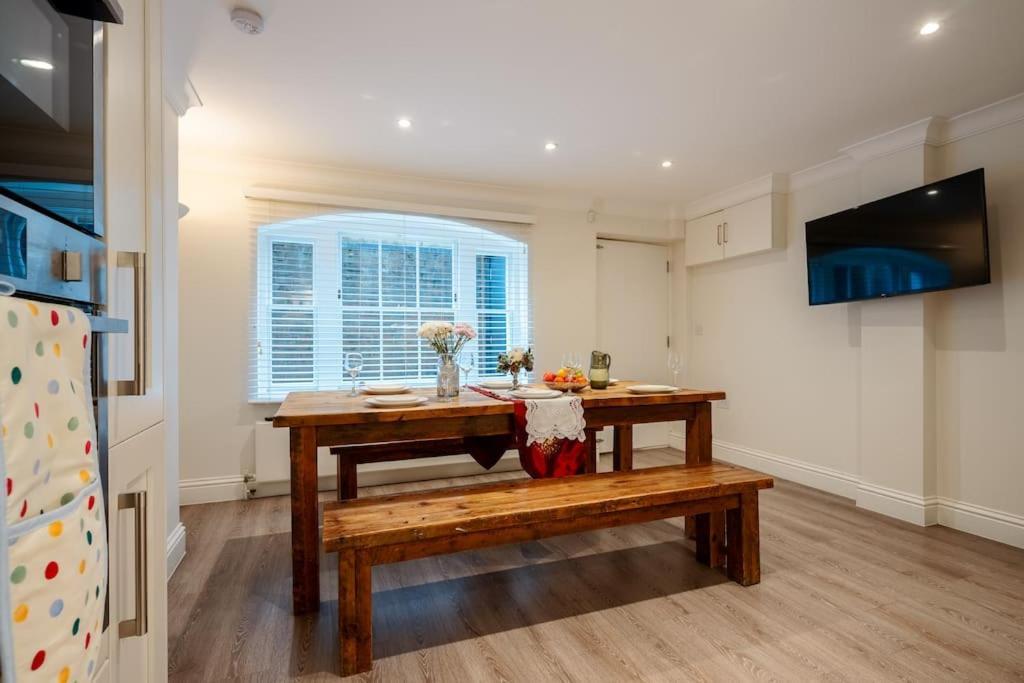 Luxury 3brs House In The Heart Of Victoria *
