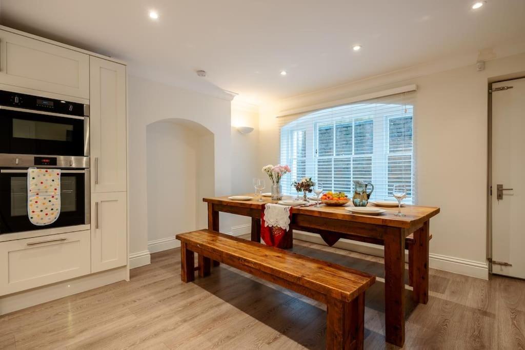 Luxury 3brs House In The Heart Of Victoria * London