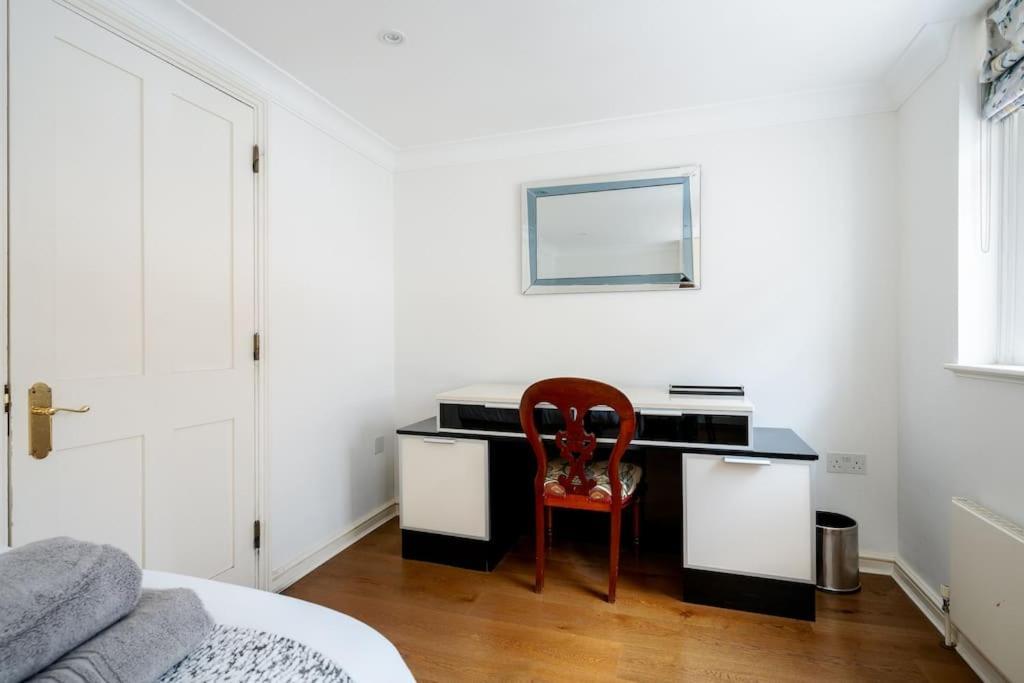 Spacious, Bright & Cosy ~ Ideal Victoria Location! Pousada *