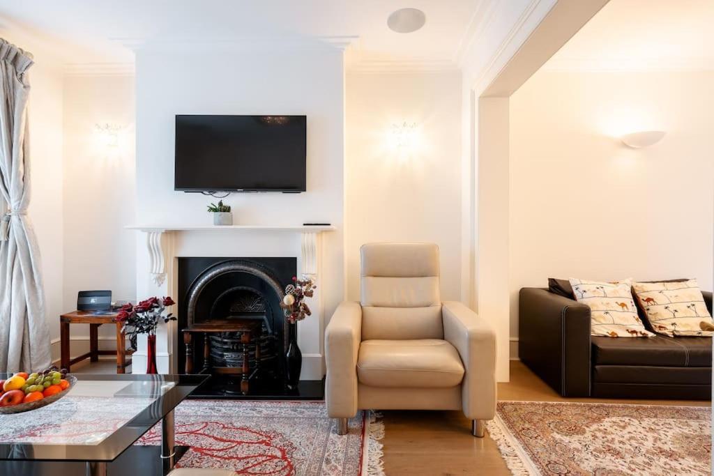 Villa Spacious, Bright & Cosy ~ Ideal Victoria Location! London