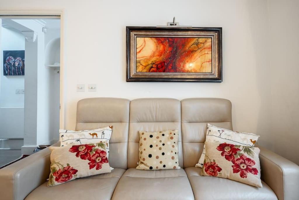 Pousada Spacious, Bright & Cosy ~ Ideal Victoria Location!