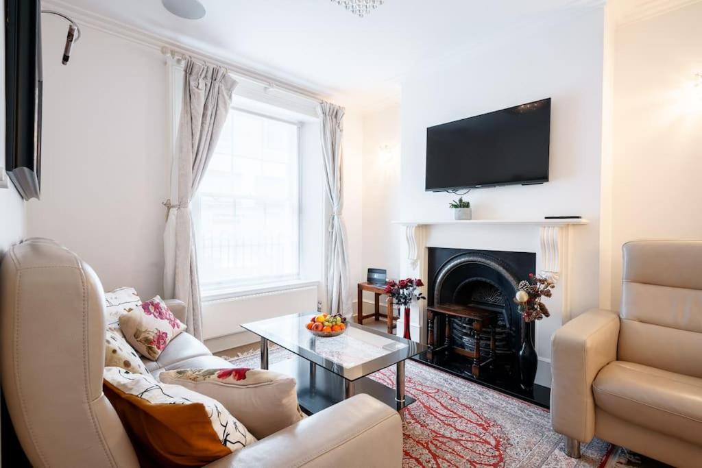 Pousada Spacious, Bright & Cosy ~ Ideal Victoria Location!