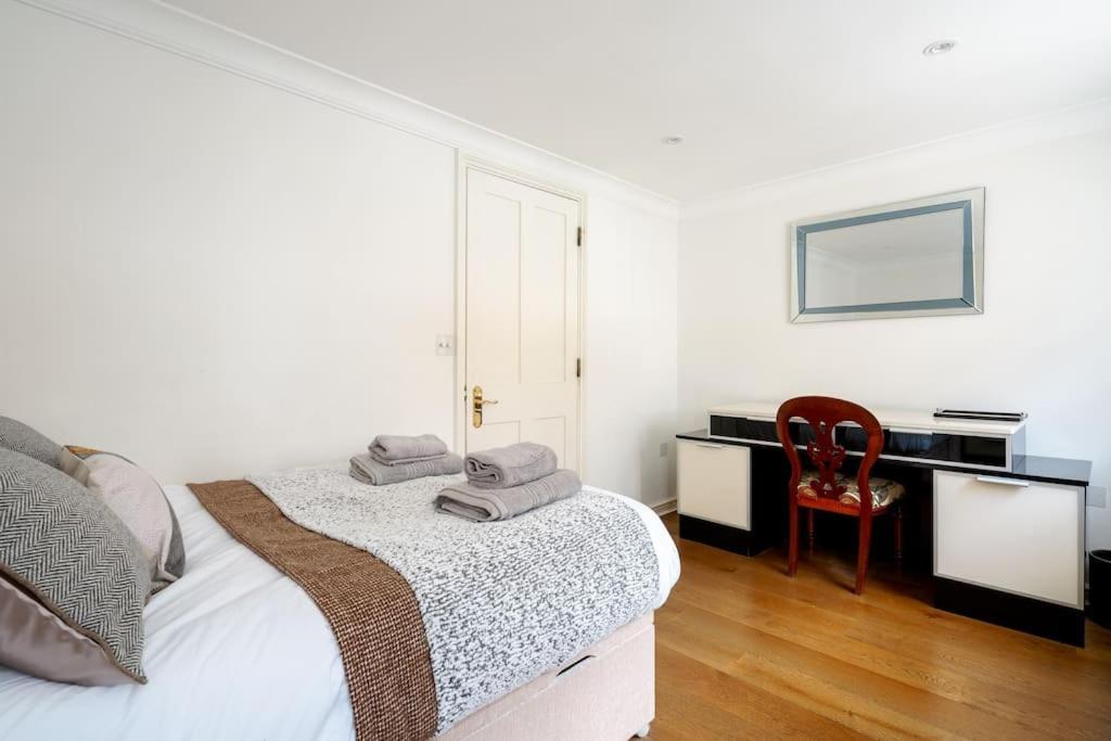 Villa Spacious, Bright & Cosy ~ Ideal Victoria Location! London