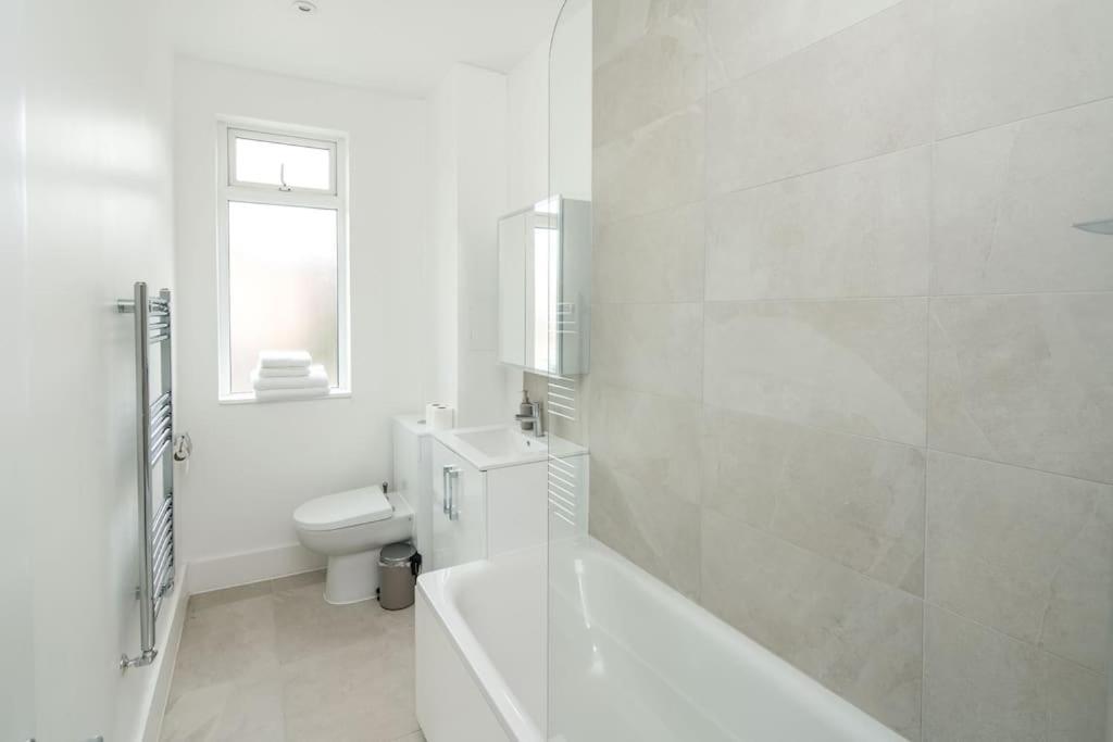 Apartment 1 Bedroom Flat In Barons Court *