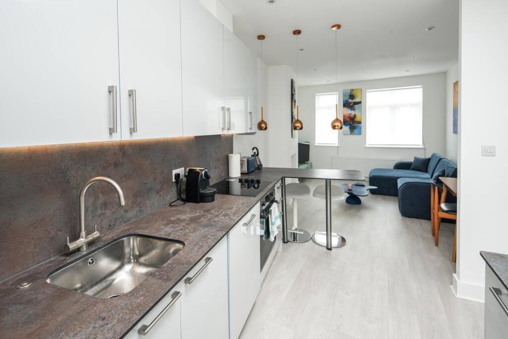 Apartment 1 Bedroom Flat In Barons Court