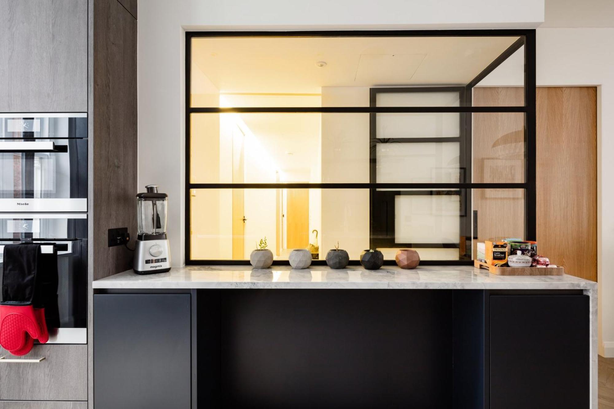 Modern & At Charing Cross Apartment