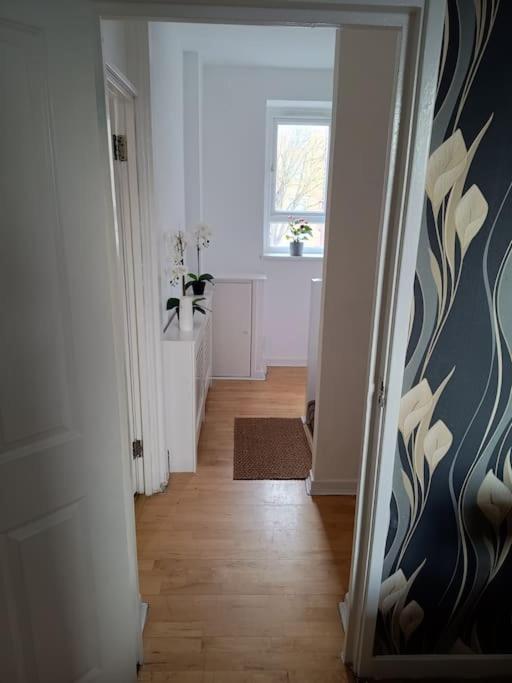 Spacious 3 Bed Flat Opp Springfield Park, Hackney.