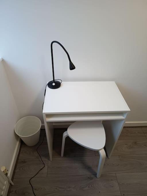 Spacious 3 Bed Flat Opp Springfield Park, Hackney. London