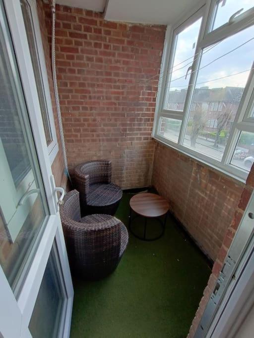 Spacious 3 Bed Flat Opp Springfield Park, Hackney.