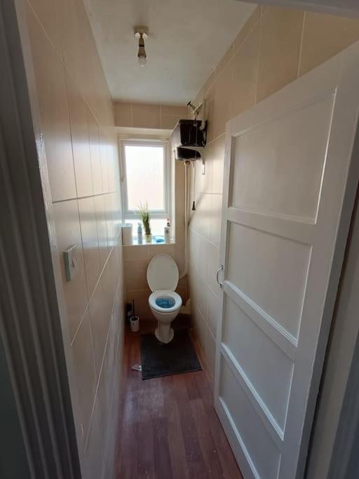 Spacious 3 Bed Flat Opp Springfield Park, Hackney. * London