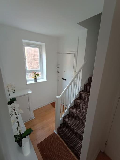Spacious 3 Bed Flat Opp Springfield Park, Hackney. Apartment *