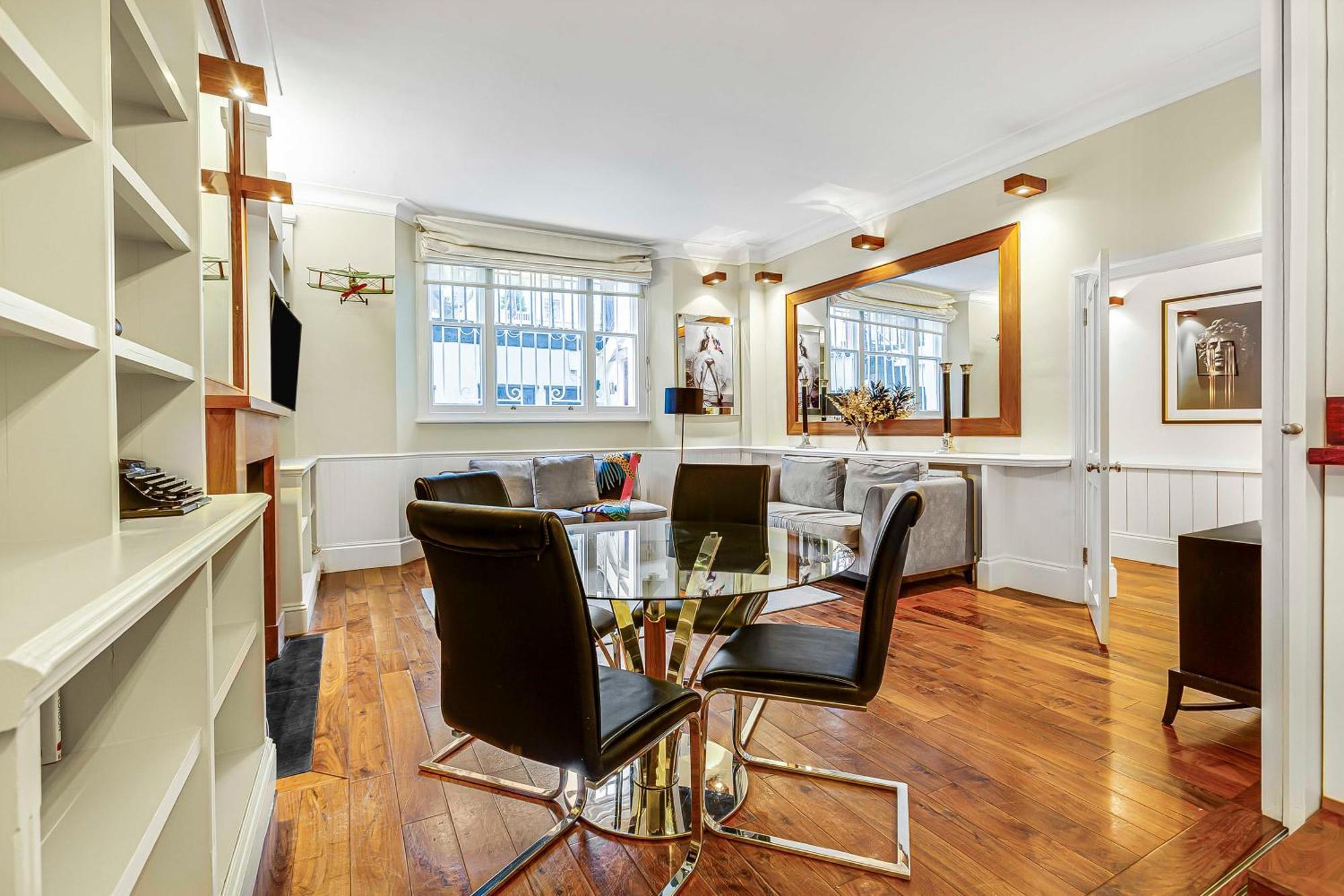 Ivy Queen's Gate 2 Pro-managed Apartment *