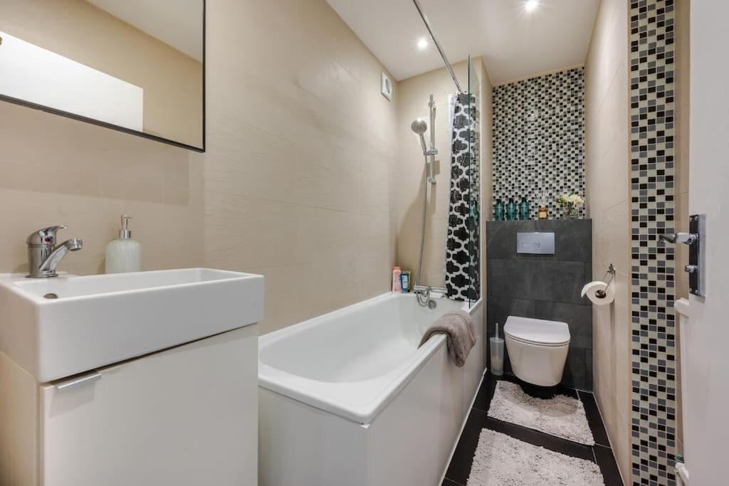 Kensington Central With Garden Apartment London
