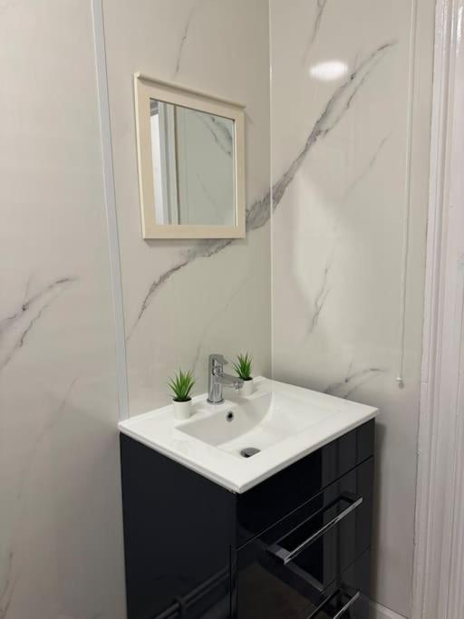 4 • Double Bed In King's Cross Apartment