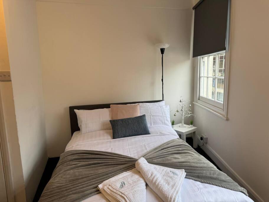 4 • Double Bed In King's Cross * London