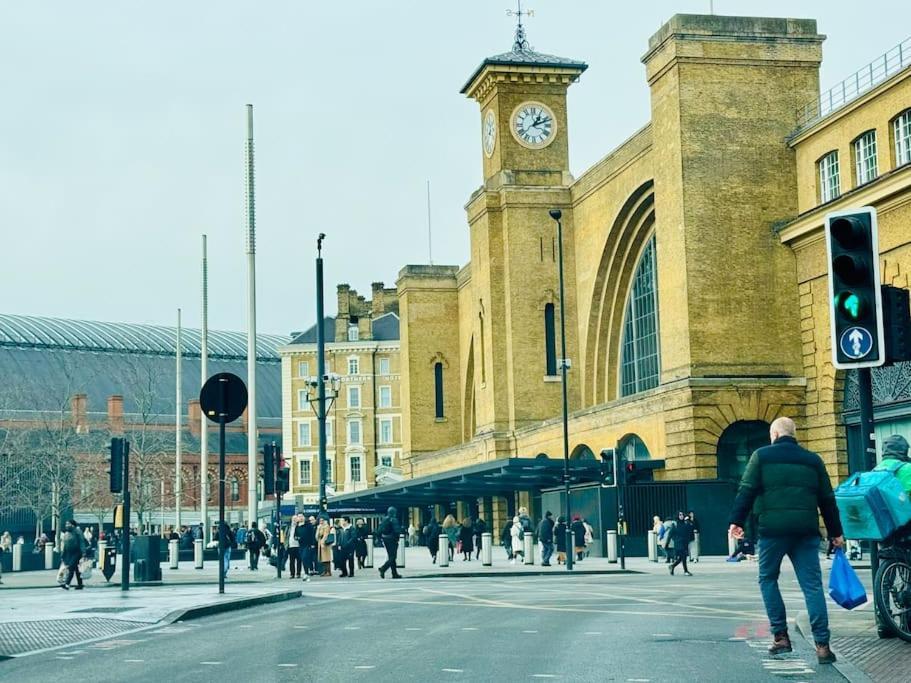4 • Double Bed In King's Cross Apartment *