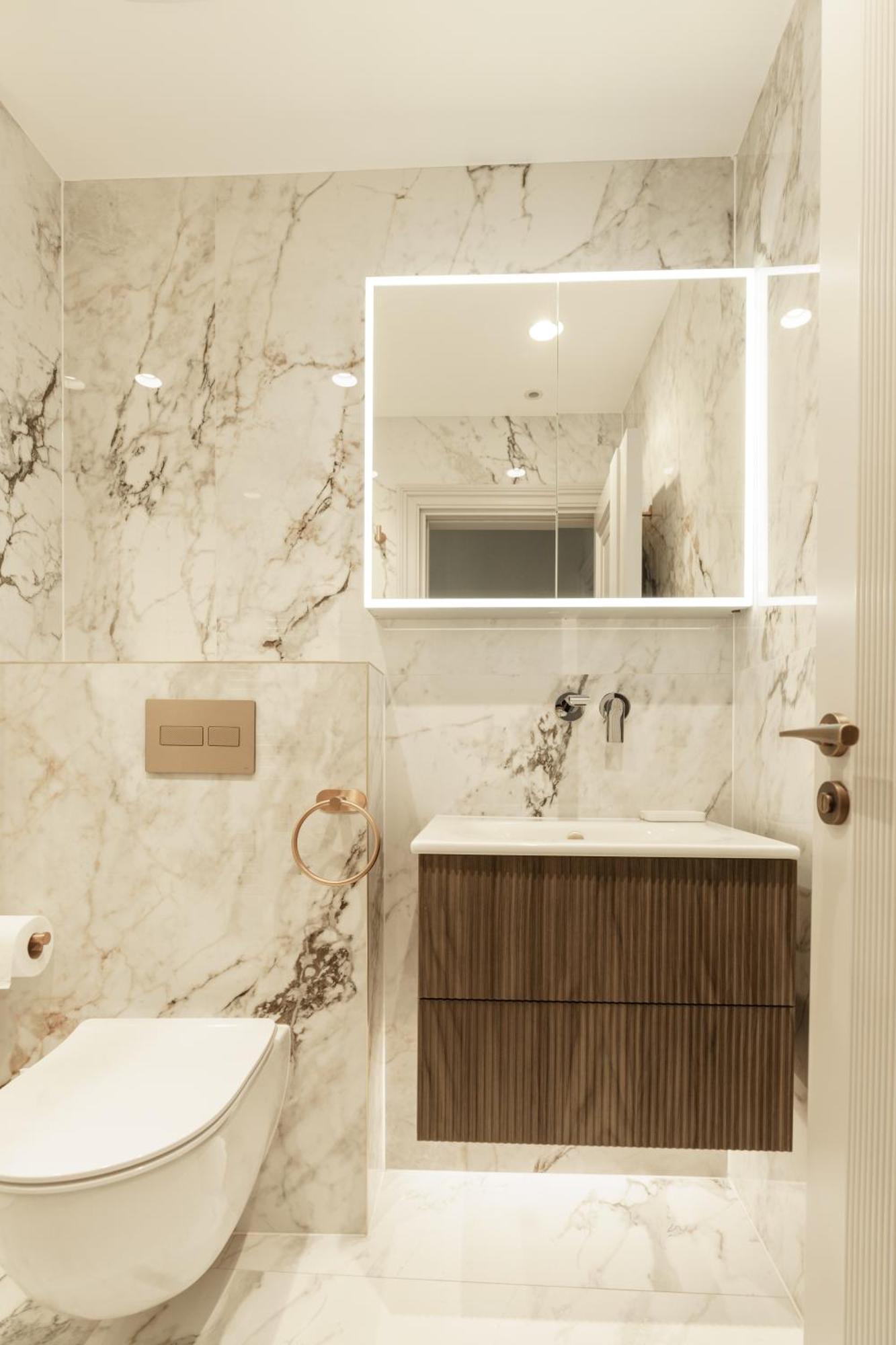 Holland Park Apartment