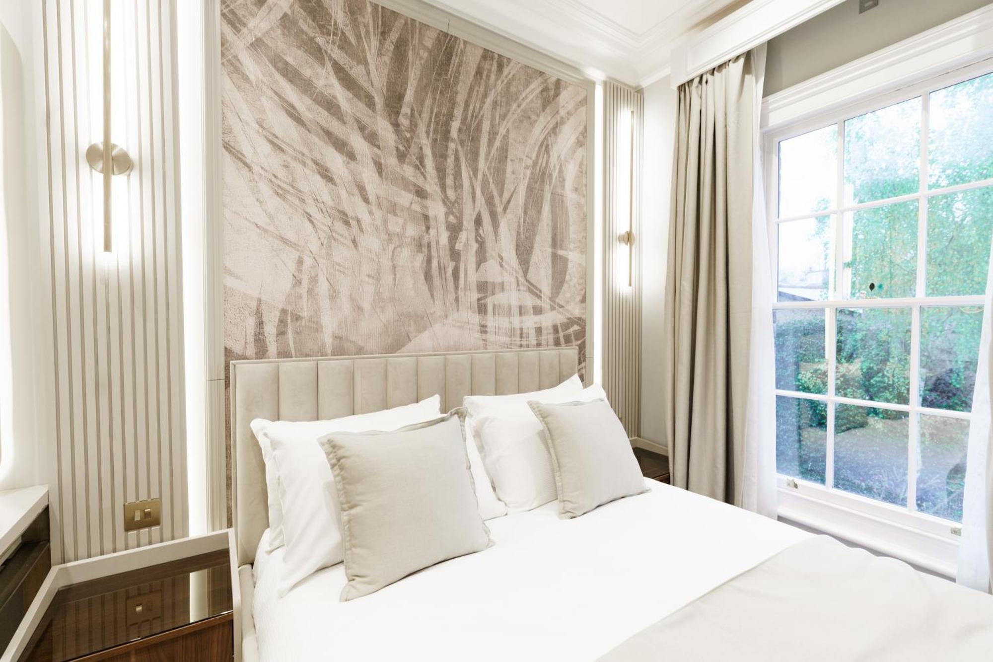 Holland Park Apartment London