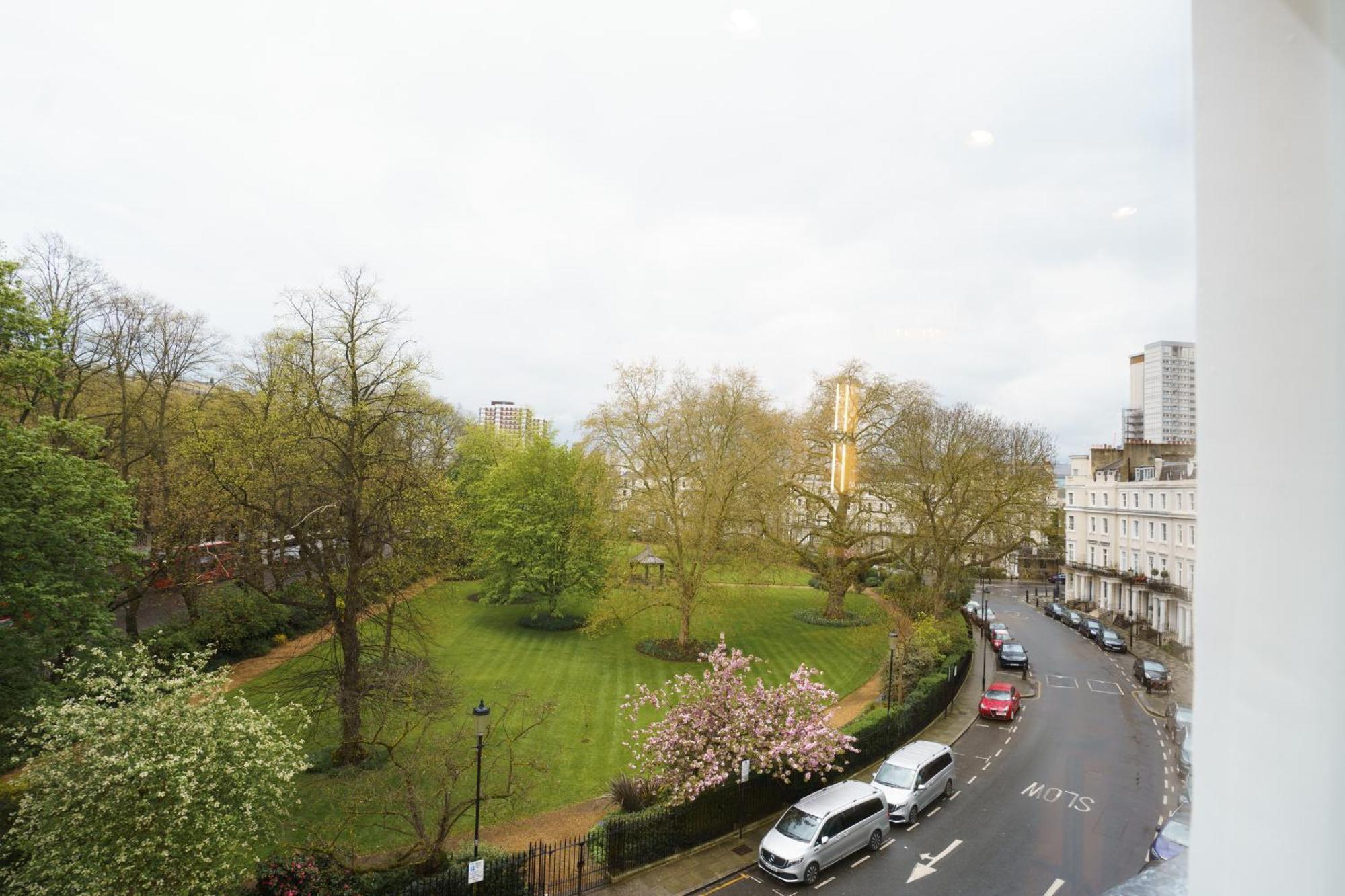Holland Park Apartment