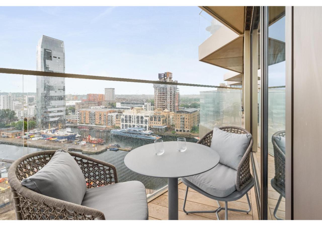 Elegant And Modern In Canary Wharf Right Next To Thames