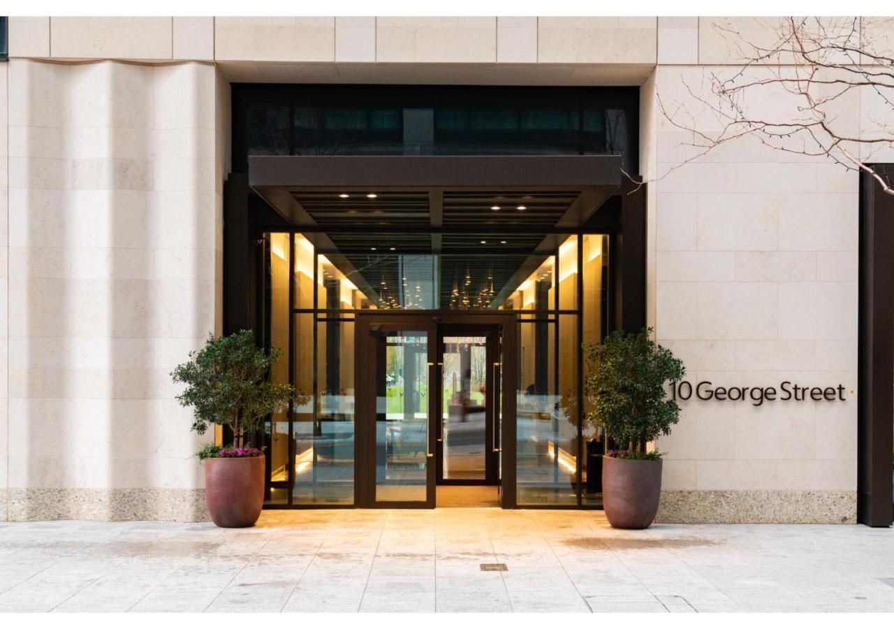Elegant And Modern In Canary Wharf Right Next To Thames *