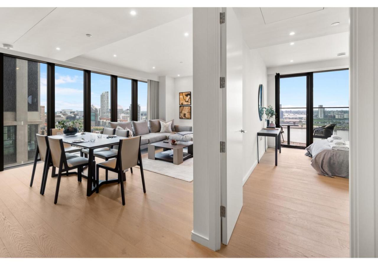 Elegant And Modern In Canary Wharf Right Next To Thames