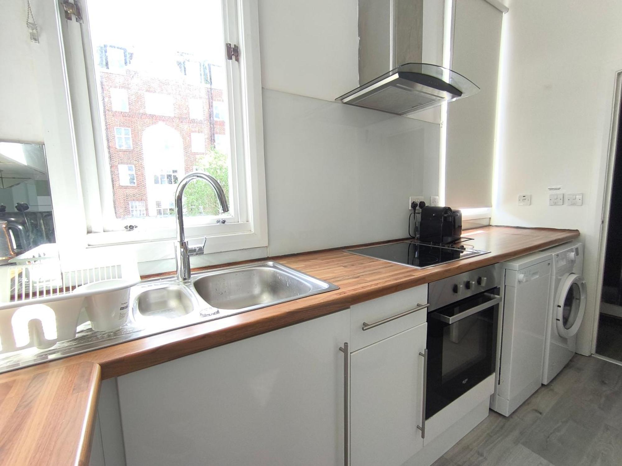 Bright Chiswick - Great Location Apartment *