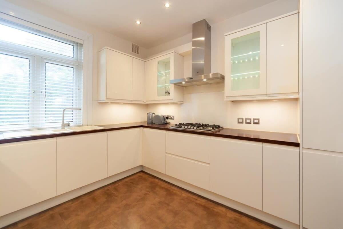 Spacious 2 Bedroom Maisonette In Stratford *