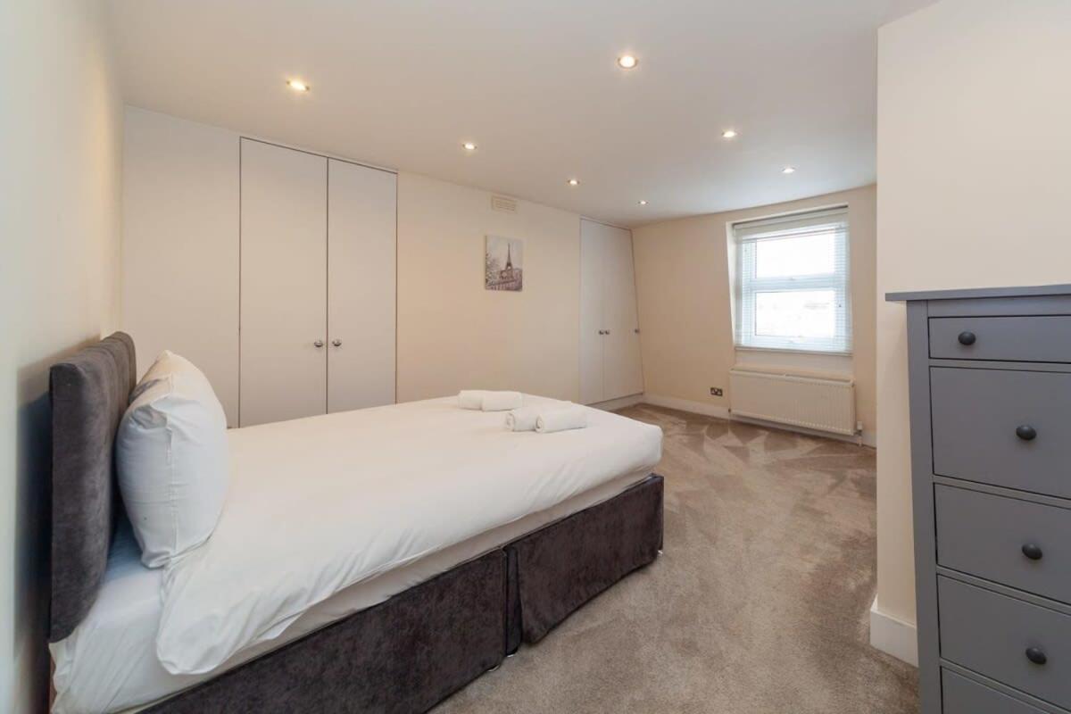 Spacious 2 Bedroom Maisonette In Stratford Londres