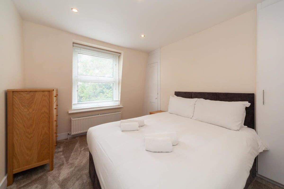 Spacious 2 Bedroom Maisonette In Stratford Apartment