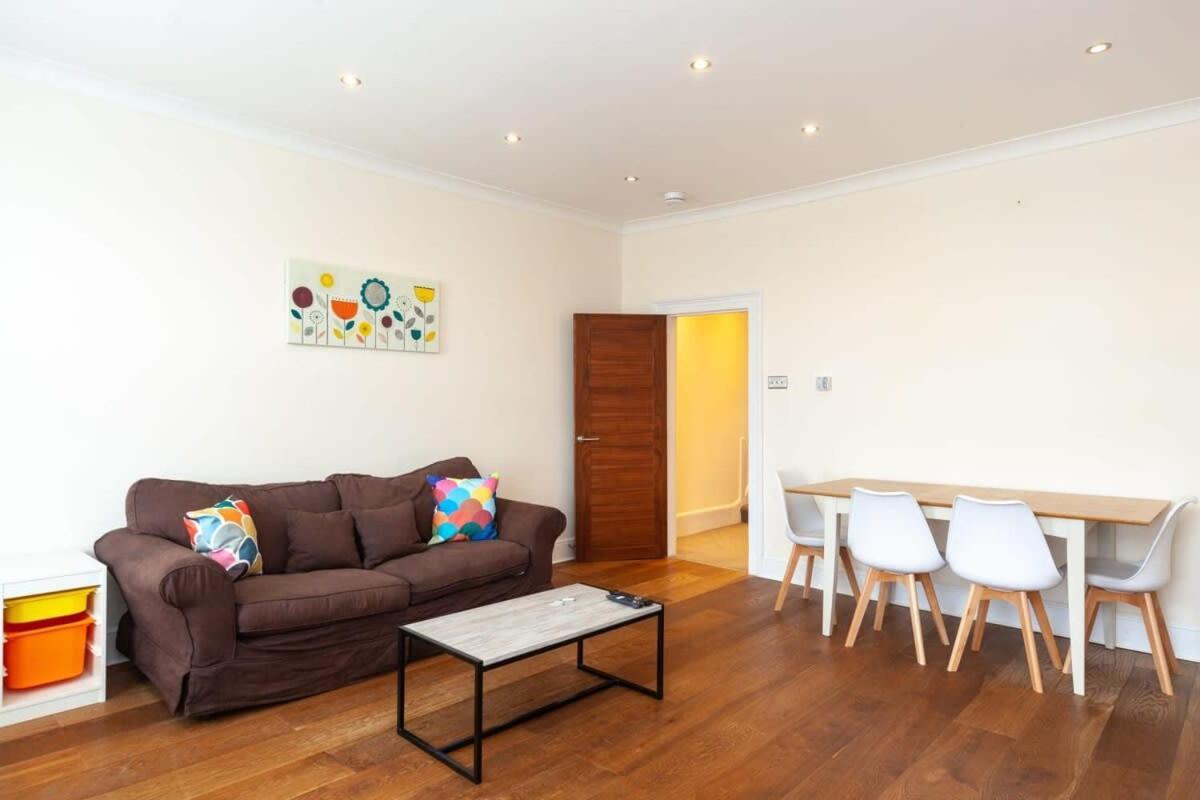 Spacious 2 Bedroom Maisonette In Stratford Apartment