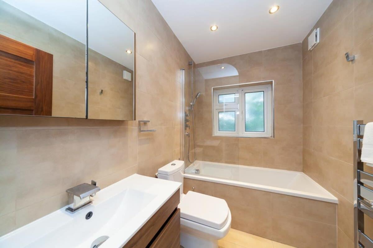 Spacious 2 Bedroom Maisonette In Stratford Apartment *