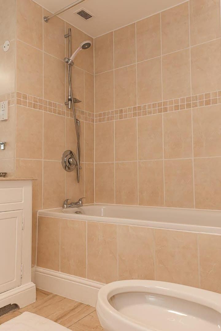 Spacious 1 Bed Mayfair With Balcony Apartment London