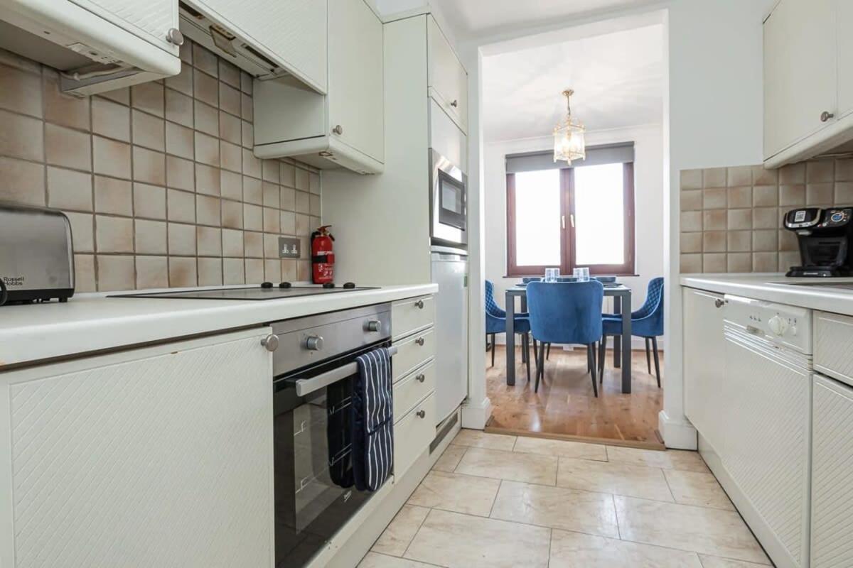 Spacious 1 Bed Mayfair With Balcony Apartment *