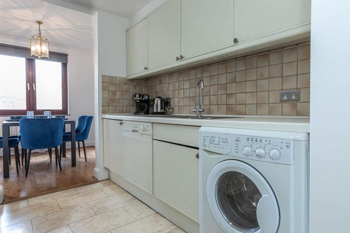 Spacious 1 Bed Mayfair With Balcony * London