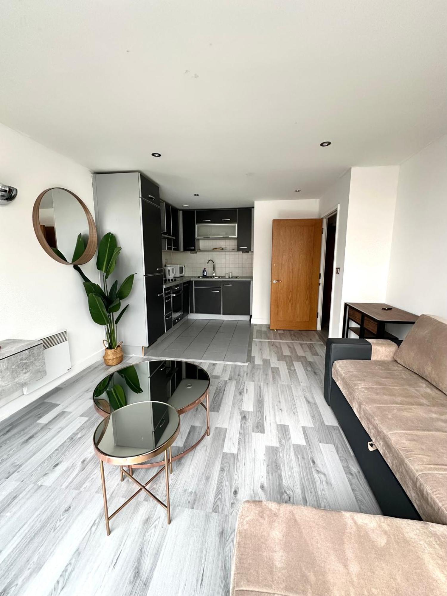 Glam Escape: Lavish Haven Apartamento *