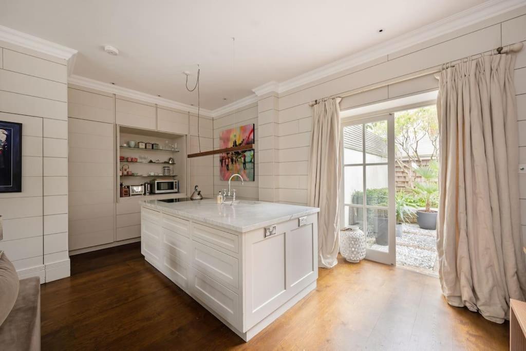 Perfect British Mews - Beautiful Garden Holiday home