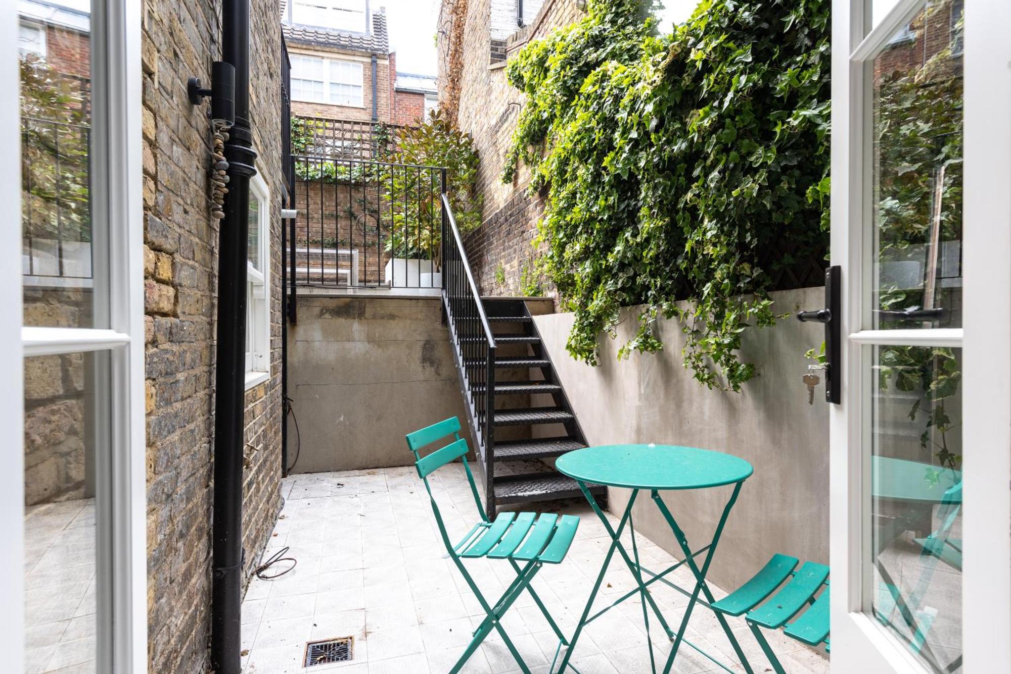 Apartment Ivy Radnor Walk Pro-managed London