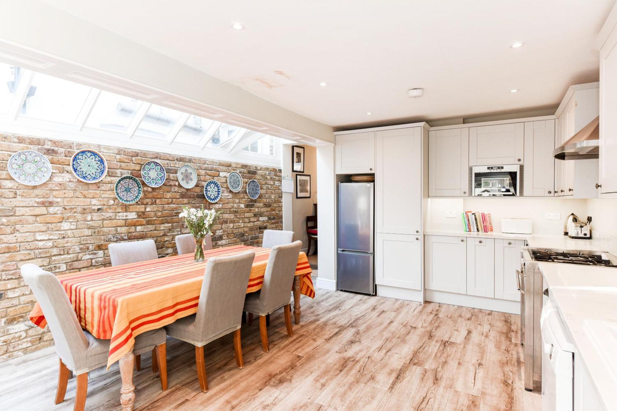 Apartment Ivy Glendarvon Street Pro-managed London